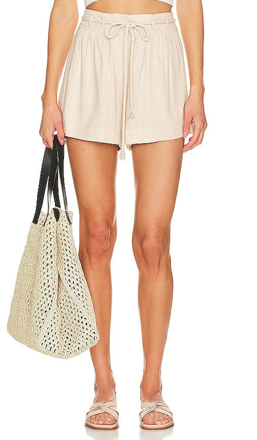 HEARTLOOM Imogen Short in Beige - Short Imogen HEARTLOOM en beige - HEARTLOOM Imogen 米色短裤 - HEARTLOOM Imogen Short in Beige - HARTLOOM Imogen 쇼트 베이지 색상 - Pantaloncini HEARTLOOM Imogen in beige