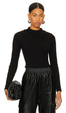 HEARTLOOM Iris Top in Black - Haut Iris HEARTLOOM en noir - HEARTLOOM 黑色 Iris 上衣 - HEARTLOOM Iris Top in Schwarz - HARTLOOM 아이리스 탑 - Top HEARTLOOM Iris in nero