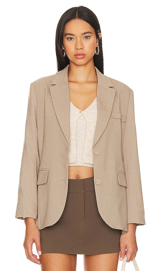 HEARTLOOM Nixie Blazer in Taupe - Blazer Nixie HEARTLOOM en taupe - HEARTLOOM 灰褐色 Nixie 西装外套 - HEARTLOOM Nixie Blazer in Taupe - HARTLOOM 닉시 블레이저 Taupe 소재 - Giacca HEARTLOOM Nixie color talpa