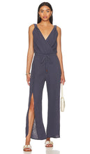 HEARTLOOM Orson Jumpsuit in Navy - HEARTLOOM - Combinaison Orson en bleu marine - HEARTLOOM Orson 海军蓝连身裤 - HEARTLOOM Orson Jumpsuit in Marineblau - HARTLOOM Orson 점프수트 - Tuta HEARTLOOM Orson in blu scuro