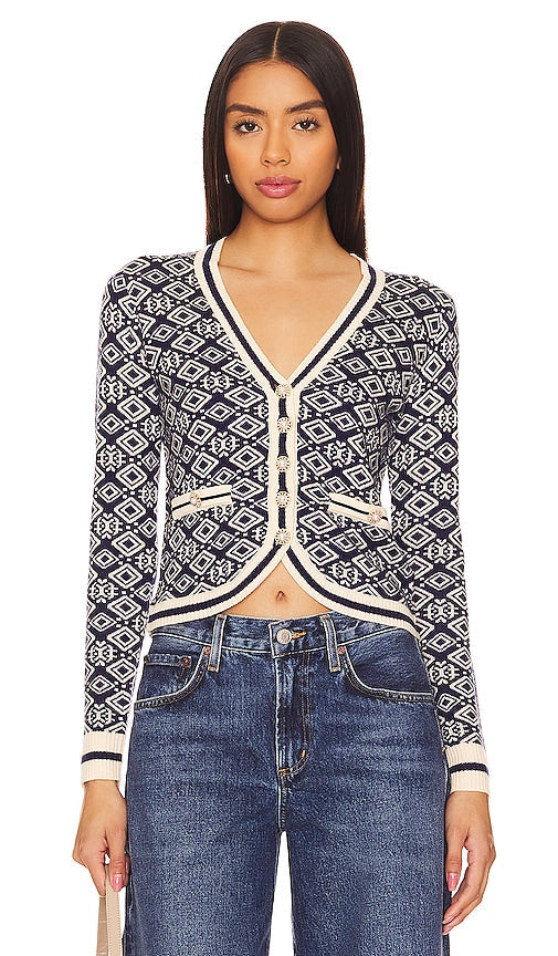 HEARTLOOM Spruce Cardi in Navy - Cardi en épicéa HEARTLOOM en bleu marine - HEARTLOOM 海军蓝云杉羊毛开衫 - HEARTLOOM Spruce Cardi in Marineblau - HARTLOOM 스프루스 카디 네이비 색상 - Cardi in abete rosso HEARTLOOM in blu marino