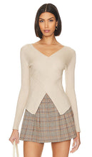 HEARTLOOM Tory Top in Beige - Haut Tory HEARTLOOM en beige - HEARTLOOM 米色 Tory 上衣 - HEARTLOOM Tory Top in Beige - HARTLOM 토리 탑 베이지 색상 - Top Tory HEARTLOOM in beige