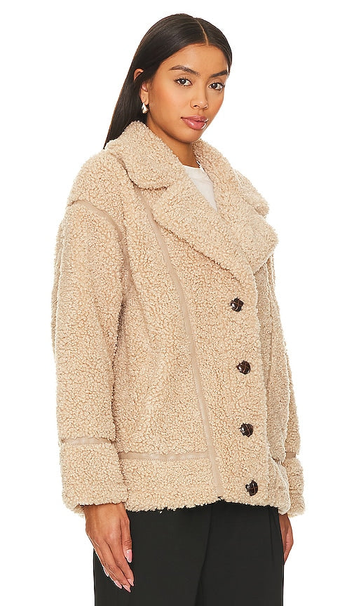 HEARTLOOM Ursula Sherpa Jacket in Beige