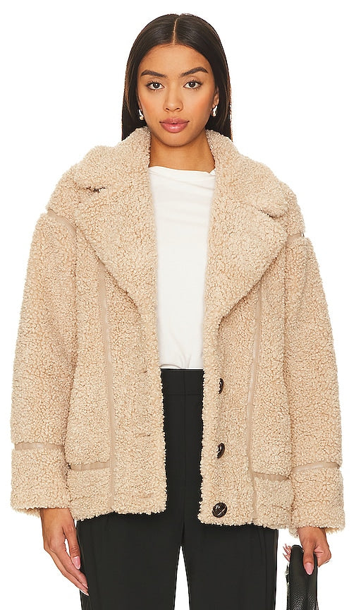 HEARTLOOM Ursula Sherpa Jacket in Beige - Veste sherpa HEARTLOOM Ursula en beige - HEARTLOOM Ursula 米色夏尔巴夹克 - HEARTLOOM Ursula Sherpa Jacke in Beige - HARTLOM 우르술라 셰르파 재킷 베이지 색상 - Giacca HEARTLOOM Ursula Sherpa in beige