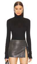 Helmut Lang Rib Turtleneck Tee in Black - Helmut Lang - T-shirt côtelé à col roulé en noir - Helmut Lang 黑色罗纹高领 T 恤 - Helmut Lang Rib Rollkragen-T-Shirt in Schwarz - Helmut Lang 립 터틀넥 티셔츠 색상 - T-shirt dolcevita a coste di Helmut Lang nera