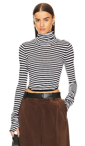 Helsa Alva Turtleneck in Black,White - Col roulé Helsa Alva en noir, blanc - Helsa Alva 黑色、白色高领毛衣 - Helsa Alva Rollkragenpullover in Schwarz, Weiß - Helsa Alva 터틀넥 블랙, 화이트 색상 - Dolcevita Helsa Alva in nero, bianco