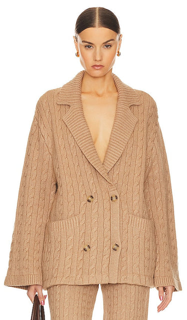 Helsa Nalini Cable Cardigan in Brown - Helsa Nalini Cardigan torsadé en marron - Helsa Nalini 棕色绞花开衫 - Helsa Nalini Zopfstrickjacke in Braun - Helsa Nalini 케이블 가디건 브라운 색상 - Cardigan a trecce Helsa Nalini in marrone