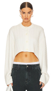 Helsa Rayssa Cable Cardigan in Ivory - Cardigan torsadé Helsa Rayssa en ivoire - Helsa Rayssa 象牙色绞花开衫 - Helsa Rayssa Zopfstrickjacke in Elfenbein - Helsa Rayssa 케이블 가디건 아이보리 색상 - Cardigan a trecce Helsa Rayssa in avorio
