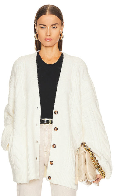 Helsa Serena Cable Cardigan in Ivory - Cardigan torsadé Helsa Serena en ivoire - Helsa Serena 象牙色绞花开衫 - Helsa Serena Zopfstrickjacke in Elfenbein - Helsa Serena 케이블 가디건 아이보리 색상 - Cardigan a trecce Helsa Serena in avorio