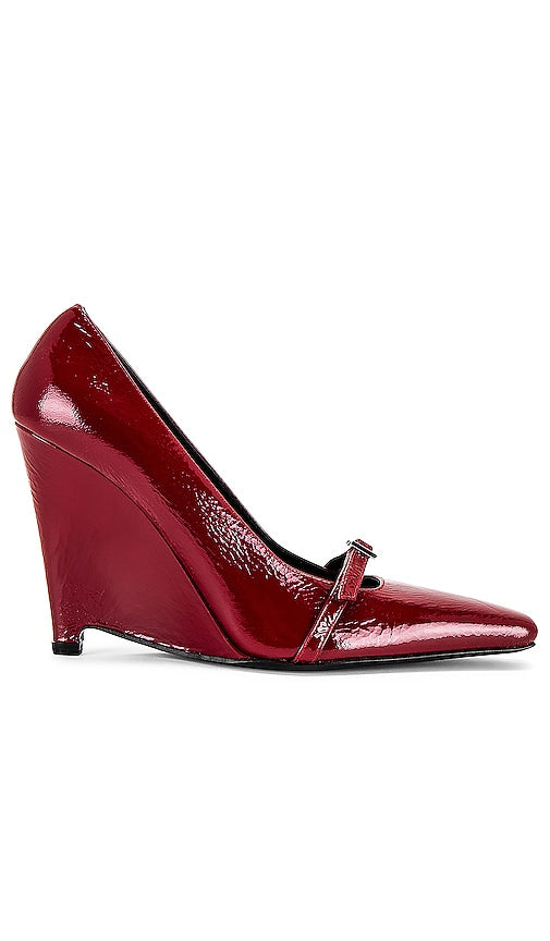 Helsa Wedge Pump in Red - Escarpin compensé Helsa en rouge - Helsa 红色坡跟高跟鞋 - Helsa Keilpumpe in Rot - Helsa 웨지 펌프 레드 색상 - Décolleté con zeppa Helsa in rosso