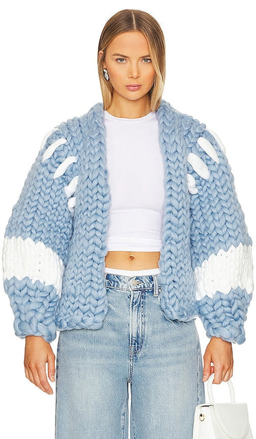 Hope Macaulay Colossal Knit Coat in Baby Blue - Manteau en tricot colossal Hope Macaulay en bleu bébé - HopeMacaulay 淡蓝色巨型针织外套 - Hope Macaulay Colossal Strickmantel in Babyblau - Hope Macaulay 콜로설 니트 코트베이비 블루 색상 - Cappotto in maglia colossale Hope Macaulay in celeste