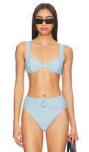 House of Harlow 1960 x REVOLVE Boston Top in Baby Blue - House of Harlow 1960 x REVOLVE Haut Boston en Bleu Bébé - House of Harlow 1960 x REVOLVE 浅蓝色波士顿上衣 - House of Harlow 1960 x REVOLVE Boston Top in Babyblau - House of Harlow 1960 x REVOLVE 보스턴 탑 in Baby Blue - Casa di Harlow 1960 x REVOLVE Boston Top in Baby Blue