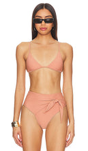 House of Harlow 1960 x REVOLVE Darian Top in Tan - House of Harlow 1960 x REVOLVE Haut Darian en Tan - House of Harlow 1960 x REVOLVE 棕褐色 Darian 上衣 - House of Harlow 1960 x REVOLVE Darian Top in Hellbraun - House of Harlow 1960 x REVOLVE Darian 탑 in Tan - House of Harlow 1960 x REVOLVE Darian Top in marrone chiaro