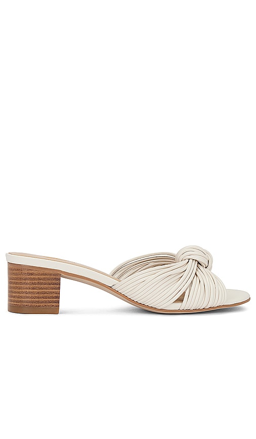 House of Harlow 1960 x REVOLVE Hampton Sandal in Ivory - House of Harlow 1960 x REVOLVE Sandale Hampton en Ivoire - House of Harlow 1960 x REVOLVE Hampton 象牙色凉鞋 - House of Harlow 1960 x REVOLVE Hampton Sandale in Elfenbein - House of Harlow 1960 x 아이보리 색상의 REVOLVE Hampton 샌들 - House of Harlow 1960 x REVOLVE Hampton Sandalo in avorio