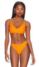 House of Harlow 1960 x REVOLVE Lauren Top in Orange - House of Harlow 1960 x REVOLVE Haut Lauren en Orange - House of Harlow 1960 x REVOLVE Lauren 橙色上衣 - House of Harlow 1960 x REVOLVE Lauren Top in Orange - House of Harlow 1960 x REVOLVE Lauren 탑 in 오렌지 - House of Harlow 1960 x REVOLVE Lauren Top in arancione