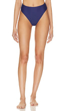 House of Harlow 1960 x REVOLVE Yana High Waist Bottom in Navy - House of Harlow 1960 x REVOLVE Bas taille haute Yana en Navy - House of Harlow 1960 x REVOLVE Yana 海军蓝高腰下装 - House of Harlow 1960 x REVOLVE Yana Hose mit hoher Taille in Marineblau - House of Harlow 1960 x REVOLVE Yana 하이 웨이스트 보텀 in 네이비 - House of Harlow 1960 x REVOLVE Yana Fondo a vita alta in blu scuro