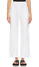 Hudson Jeans Tie Waist Wide Leg in White - Hudson Jeans - Jambe large avec lien à la taille - Blanc - Hudson Jeans 白色系带阔腿裤 - Hudson Jeans mit weitem Bein und Bindegürtel in Weiß - Hudson Jeans 타이 웨이스트 와이드 레그 화이트 색상 - Hudson Jeans Cravatta in vita con gamba larga in bianco
