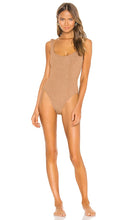 Hunza G Classic Square Neck One Piece in Tan - Hunza G - Une pièce classique à col carré en beige - Hunza G 经典方领一件，黄褐色 - Hunza G klassischer Einteiler mit quadratischem Ausschnitt in Hellbraun - Hunza G 클래식 스퀘어 넥 원피스 - Costume intero Hunza G classico con collo quadrato in marrone chiaro