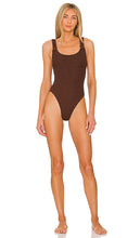 Hunza G Domino One Piece in Brown - Hunza G Domino une pièce en marron - Hunza G 多米诺骨牌一件，棕色 - Hunza G Domino Einteiler in Braun - Hunza G 도미노 원피스 브라운 색상 - Costume intero Hunza G Domino in marrone