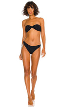 Hunza G Jean Bikini Set in Black - Hunza G Jean - Ensemble de bikini en noir - Hunza G Jean 黑色比基尼套装 - Hunza G Jeans-Bikini-Set in Schwarz - Hunza G Jean 비키니 세트 블랙 색상 - Set bikini Hunza G Jean in nero