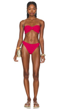 Hunza G Jean Bikini Set in Fuchsia - Ensemble de bikini Hunza G Jean en fuchsia - Hunza G Jean 紫红色比基尼套装 - Hunza G Jeans-Bikini-Set in Fuchsia - Hunza G Jean 비키니 세트 - Set bikini Hunza G Jean in fucsia
