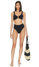 Hunza G Nadine Bikini Set in Black - Hunza G - Ensemble bikini Nadine en noir - Hunza G Nadine 黑色比基尼套装 - Hunza G Nadine Bikini-Set in Schwarz - Hunza G Nadine 비키니 세트 블랙 색상 - Set bikini Hunza G Nadine in nero