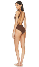 Hunza G Square Neck One Piece in Chocolate - Hunza G - Une pièce à col carré en chocolat - Hunza G 方领一件巧克力色 - Hunza G Einteiler mit quadratischem Ausschnitt in Schokolade - Hunza G 스퀘어넥 원피스 초콜릿 - Costume intero Hunza G con collo quadrato color cioccolato