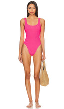 Hunza G Square Neck One Piece in Pink - Hunza G - Une pièce à col carré en rose - Hunza G 粉色方领一件 - Hunza G-Einteiler mit quadratischem Ausschnitt in Rosa - Hunza G 스퀘어 넥 원피스 핑크 색상 - Costume intero Hunza G con collo quadrato in rosa