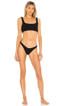 Hunza G Xandra Bikini Set in Black - Hunza G - Ensemble bikini Xandra en noir - Hunza G Xandra 黑色比基尼套装 - Hunza G Xandra Bikini-Set in Schwarz - Hunza G Xandra 비키니 세트 블랙 색상 - Set bikini Hunza G Xandra in nero