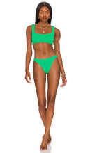 Hunza G Xandra Bikini Set in Green - Hunza G - Ensemble bikini Xandra en vert - Hunza G Xandra 绿色比基尼套装 - Hunza G Xandra Bikini-Set in Grün - Hunza G Xandra 비키니 세트 그린 색상 - Set bikini Hunza G Xandra in verde