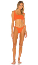 Hunza G Xandra Bikini Set in Orange - Hunza G - Ensemble bikini Xandra en orange - Hunza G Xandra 橙色比基尼套装 - Hunza G Xandra Bikini-Set in Orange - Hunza G Xandra 비키니 세트 오렌지 색상 - Set bikini Hunza G Xandra in arancione