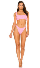 Hunza G Xandra Bikini Set in Pink - Hunza G - Ensemble bikini Xandra en rose - Hunza G Xandra 粉色比基尼套装 - Hunza G Xandra Bikini-Set in Rosa - Hunza G Xandra 비키니 세트 핑크색 - Set bikini Hunza G Xandra in rosa