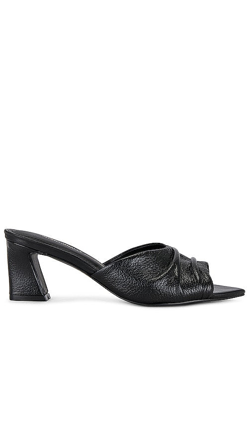 INTENTIONALLY BLANK Fair Mule in Black - INTENTIONALLY BLANK - Mules Fair en noir - 特意空白 Fair 黑色穆勒鞋 - ABSICHTLICH BLANK Fair Mule in Schwarz - INTENTIONALLY BLANK 페어 뮬 블랙 색상 - INTENZIONALMENTE BIANCO Fair Mule in nero
