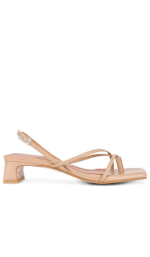 INTENTIONALLY BLANK Fifi Sandal in Tan - INTENTIONNELLEMENT BLANK Sandale Fifi en Tan - 特意空白 Fifi 黄褐色凉鞋 - ABSICHTLICH BLANK Fifi Sandale in Hellbraun - INTENTIONALLY BLANK Fifi 샌들 in Tan - Sandalo Fifi INTENTIONALLY BLANK color marrone chiaro