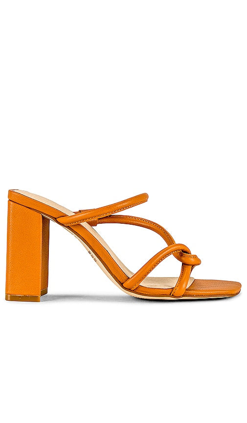 INTENTIONALLY BLANK x REVOLVE Wick Sandal in Tan - INTENTIONALLY BLANK x REVOLVE Wick Sandale en beige - INTENTIONALLY BLANK x REVOLVE Wick 黄褐色凉鞋 - ABSICHTLICH BLANK x REVOLVE Wick Sandale in Hellbraun - INTENTIONALLY BLANK x REVOLVE 탠 컬러의 심지 샌들 - Sandalo Wick INTENTIONALLY BLANK x REVOLVE color marrone chiaro