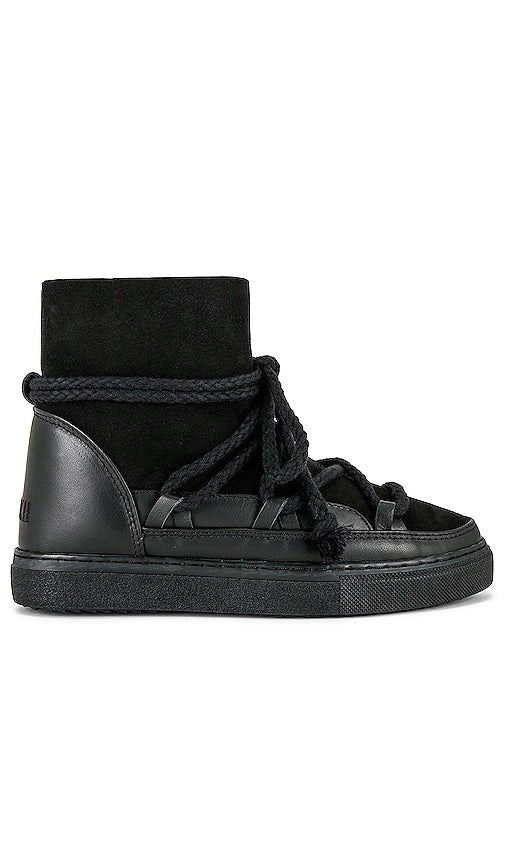 INUIKII Classic Bootie in Black - Bottine classique INUIKII en noir - INUIKII 黑色经典短靴 - INUIKII Klassischer Bootie in Schwarz - INUIKII 클래식 부츠블랙 색상 - Stivaletto classico INUIKII in nero