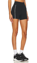 IVL Collective Hot Short in Black