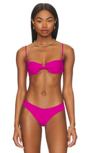 Indah Amber Bikini Top in Fuchsia - Haut de bikini Indah Amber en fuchsia - Indah 紫红色比基尼上衣 - Indah Amber Bikinioberteil in Fuchsia - Indah Amber 비키니 탑 - Top bikini Indah Amber in fucsia