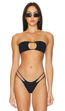 Indah Janice Solid Smocked Bandeau Bikini Top in Black - Indah - Janice - Haut de bikini bandeau smocké uni - Noir - Indah Janice 黑色纯色抽褶抹胸式比基尼上衣 - Indah Janice Solid gesmoktes Bandeau-Bikinioberteil in Schwarz - Indah Janice 솔리드 스목 반두 비키니 탑 (블랙) - Top bikini a fascia in tinta unita Indah Janice in nero