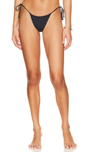 Indah Minnie Bikini Bottom in Black - Bas de bikini Indah Minnie en noir - Indah Minnie 黑色比基尼泳裤 - Indah Minnie Bikinihose in Schwarz - Indah Minnie 비키니 하의 블랙 색상 - Slip bikini Indah Minnie in nero