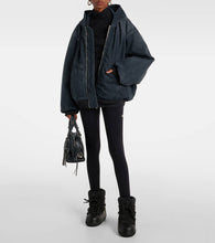 Inuikii Logo snow boots