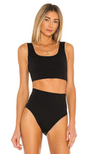 It's Now Cool Contour Crop Bikini Top in Black - Haut de bikini court Contour It's Now Cool en noir - It's Now Cool 黑色轮廓短款比基尼上衣 - It's Now Cool Contour Crop-Bikinioberteil in Schwarz - It's Now Cool 컨투어 크롭 비키니 탑 블랙 컬러 - Ora è un fantastico top bikini corto sagomato in nero