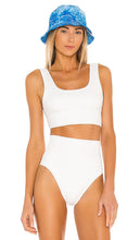 It's Now Cool Contour Crop Bikini Top in White - Haut de bikini court Contour It's Now Cool en blanc - It's Now Cool 白色轮廓短款比基尼上衣 - It's Now Cool Contour Crop-Bikinioberteil in Weiß - It's Now Cool 컨투어 크롭 비키니 탑 화이트 색상 - Ora è un fantastico top bikini corto sagomato in bianco