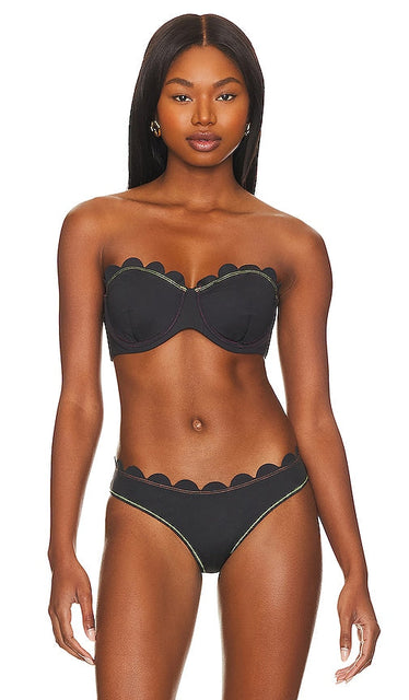 It's Now Cool The Shell Bandeau Bikini Top in Black - Haut de bikini bandeau The Shell It's Now Cool - Noir - 现在很酷 黑色 Shell 抹胸式比基尼上衣 - It's Now Cool The Shell Bandeau-Bikinioberteil in Schwarz - It's Now Cool The Shell Bandeau 비키니 탑 블랙 색상 - Ora è cool il top bikini a fascia Shell in nero