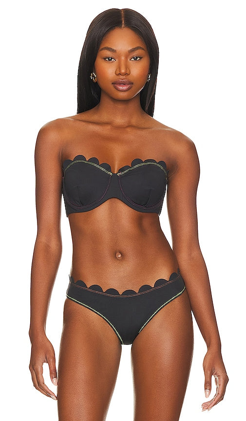 It's Now Cool The Shell Bandeau Bikini Top in Black - Haut de bikini bandeau The Shell It's Now Cool - Noir - 现在很酷 黑色 Shell 抹胸式比基尼上衣 - It's Now Cool The Shell Bandeau-Bikinioberteil in Schwarz - It's Now Cool The Shell Bandeau 비키니 탑 블랙 색상 - Ora è cool il top bikini a fascia Shell in nero