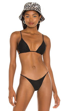 It's Now Cool The String Bikini Top in Black - It's Now Cool - Haut de bikini string noir - It's Now Cool 黑色系带比基尼上衣 - It's Now Cool: Das String-Bikinioberteil in Schwarz - It's Now Cool The String 비키니 탑 블랙 색상 - Adesso è cool il top bikini a stringhe in nero
