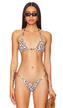 It's Now Cool The Triangle Bikini Top in Neutral - It's Now Cool - Haut de bikini triangle - Neutre - 中性色三角比基尼上衣现在很酷 - It's Now Cool: Das Triangel-Bikinioberteil in Neutral - It's Now Cool The Triangle 비키니 탑 in Neutral - Adesso è cool il top bikini a triangolo in tonalità neutra