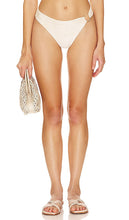 JADE SWIM Demi Bikini Bottom in Cream - JADE SWIM Demi Bas de Bikini en Crème - JADE SWIM 奶油色半比基尼泳裤 - JADE SWIM Demi-Bikinihose in Creme - JADE SWIM 데미 비키니 하의 크림색 - JADE SWIM Demi slip bikini color crema