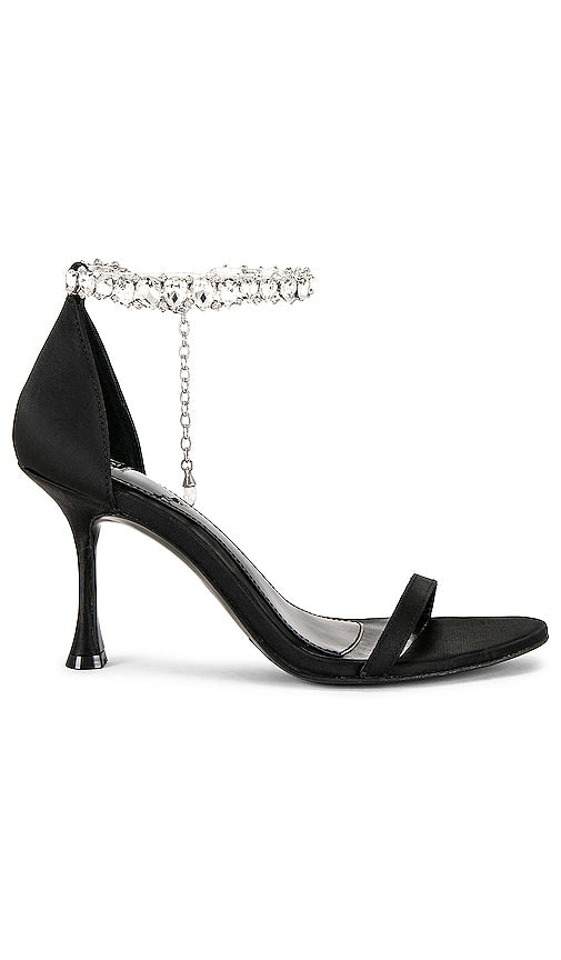 JLO Jennifer Lopez x REVOLVE Avenue Sandal in Black - Sandale JLO Jennifer Lopez x REVOLVE Avenue en noir - JLO Jennifer Lopez x REVOLVE Avenue 黑色凉鞋 - JLO Jennifer Lopez x REVOLVE Avenue Sandale in Schwarz - JLO Jennifer Lopez x REVOLVE 애비뉴 샌들 블랙 색상 - Sandalo JLO Jennifer Lopez x REVOLVE Avenue in nero