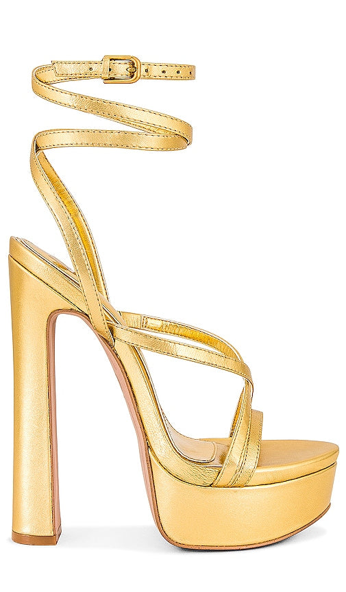 JLO Jennifer Lopez x REVOLVE Jenny Sandal in Metallic Gold - Sandale JLO Jennifer Lopez x REVOLVE Jenny en or métallisé - JLO Jennifer Lopez x REVOLVE Jenny 金属金色凉鞋 - JLO Jennifer Lopez x REVOLVE Jenny Sandale in Metallic-Gold - JLO Jennifer Lopez x REVOLVE Jenny 샌들 메탈릭 골드 소재 - Sandalo JLO Jennifer Lopez x REVOLVE Jenny in oro metallizzato